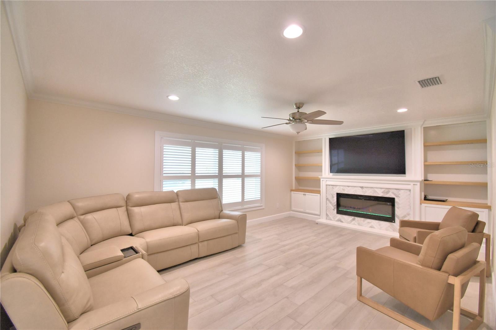 1390 86TH TER N, ST PETERSBURG, FL, 33702