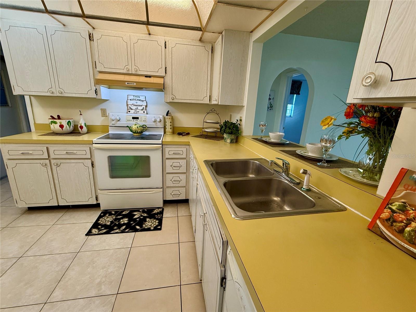 331 CLUB MANOR DR, SUN CITY CENTER, FL, 33573