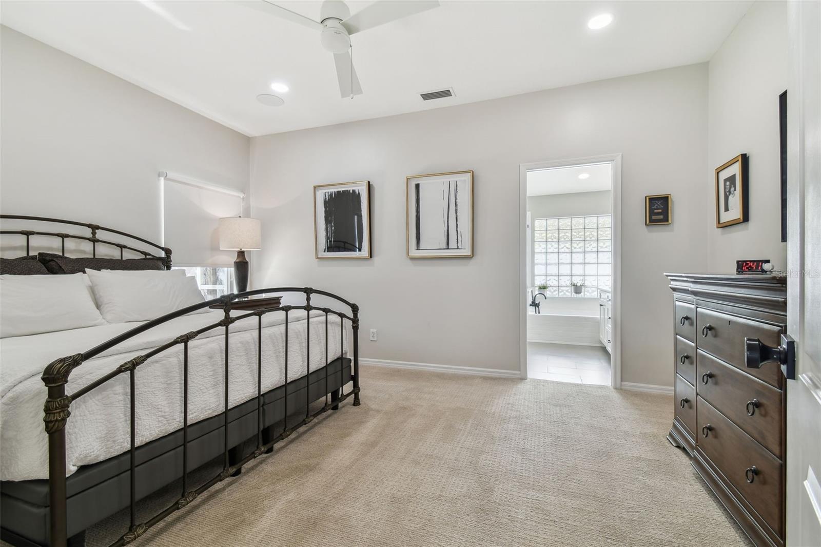 12037 MOUNTBATTEN DR, TAMPA, FL, 33626