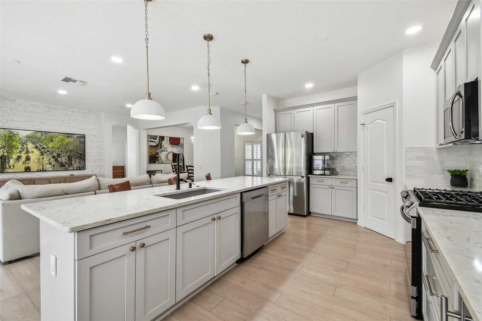 12037 MOUNTBATTEN DR, TAMPA, FL, 33626