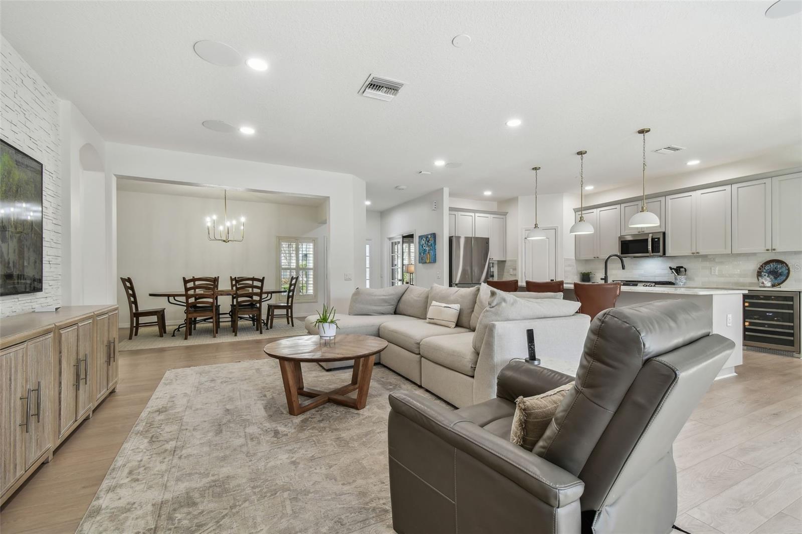 12037 MOUNTBATTEN DR, TAMPA, FL, 33626