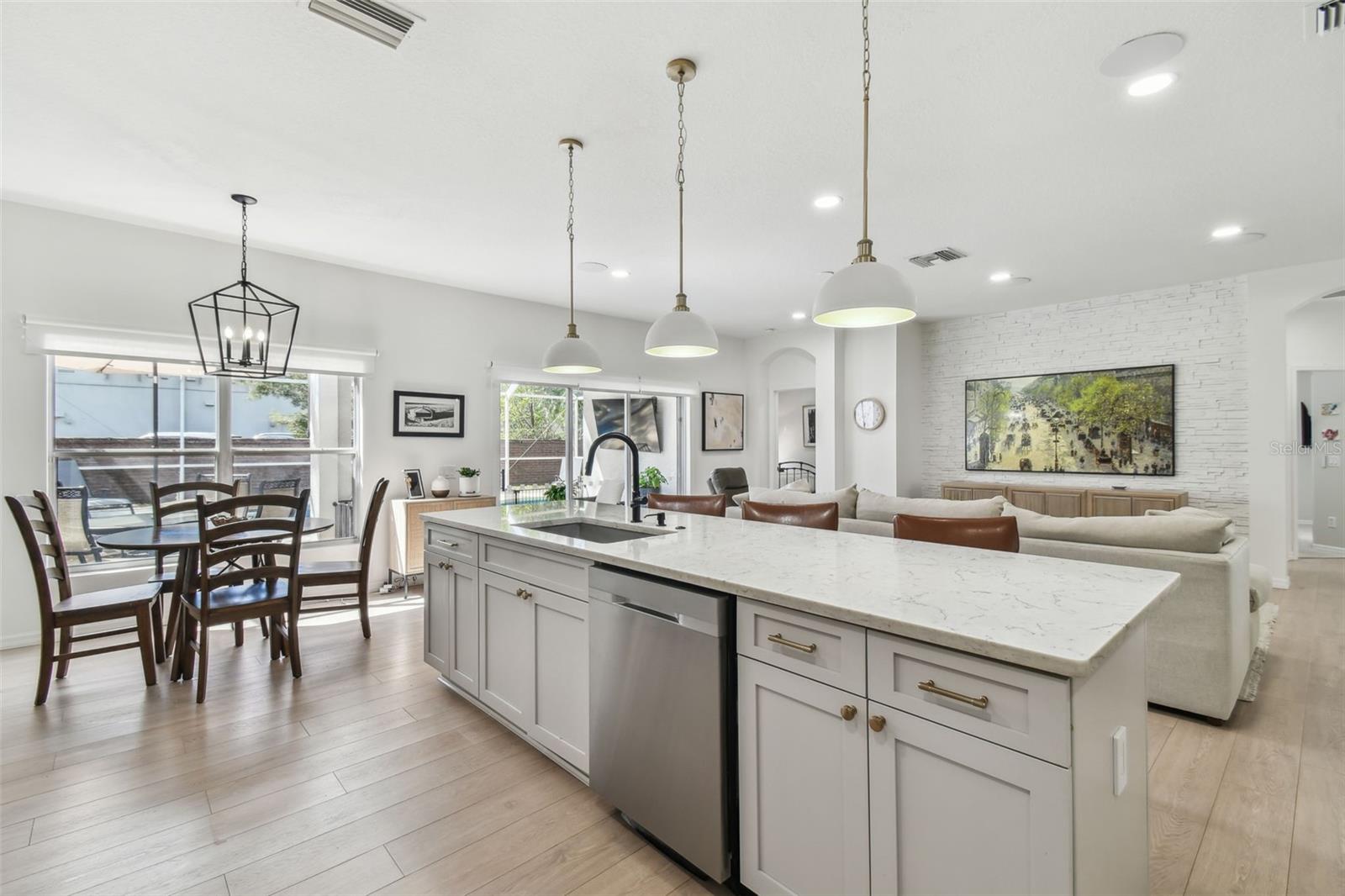 12037 MOUNTBATTEN DR, TAMPA, FL, 33626