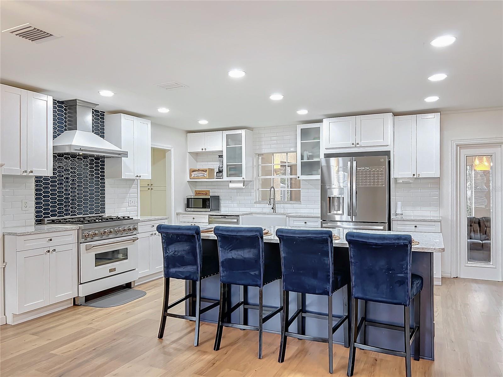 11335 MCMULLEN LOOP, RIVERVIEW, FL, 33569