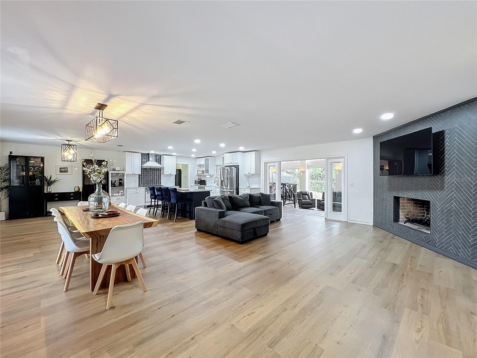 11335 MCMULLEN LOOP, RIVERVIEW, FL, 33569
