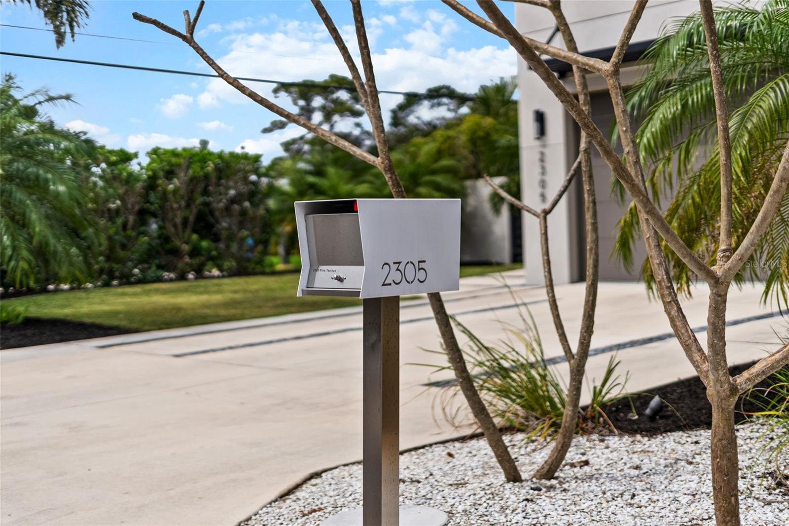 2305 PINE TER, SARASOTA, FL, 34231