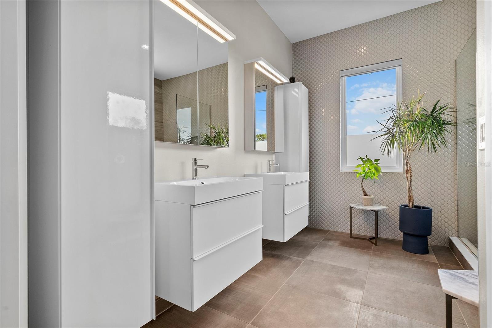 2305 PINE TER, SARASOTA, FL, 34231