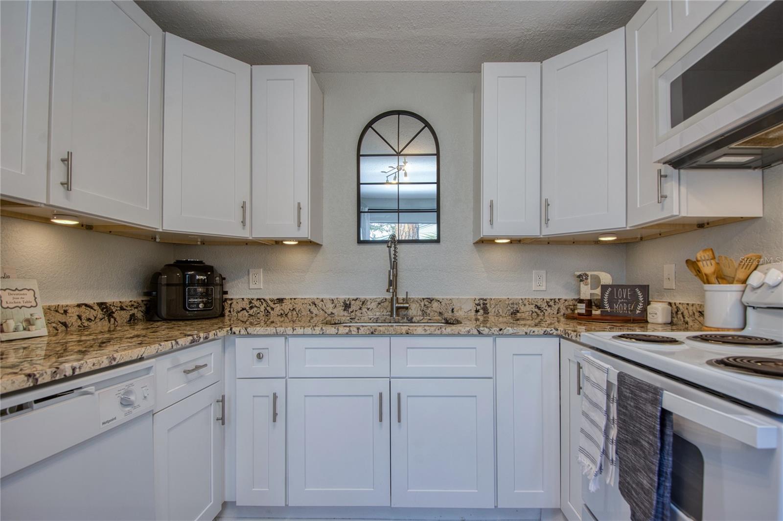 4042 39TH AVE N, ST PETERSBURG, FL, 33714