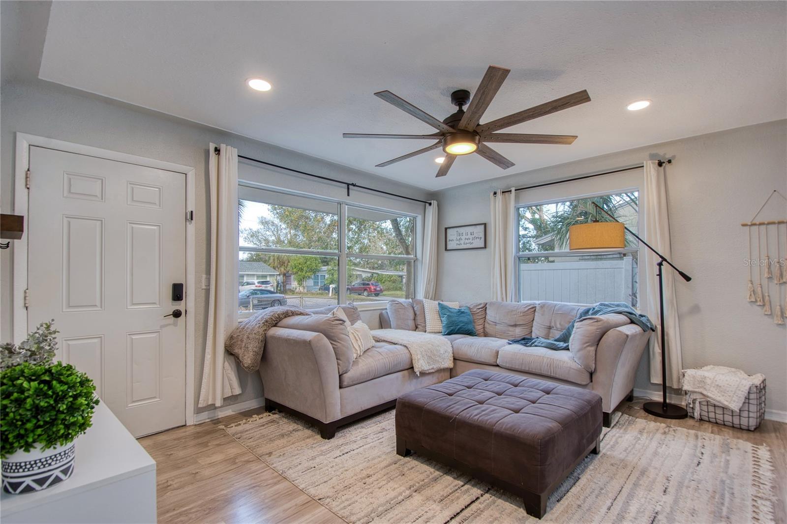 4042 39TH AVE N, ST PETERSBURG, FL, 33714