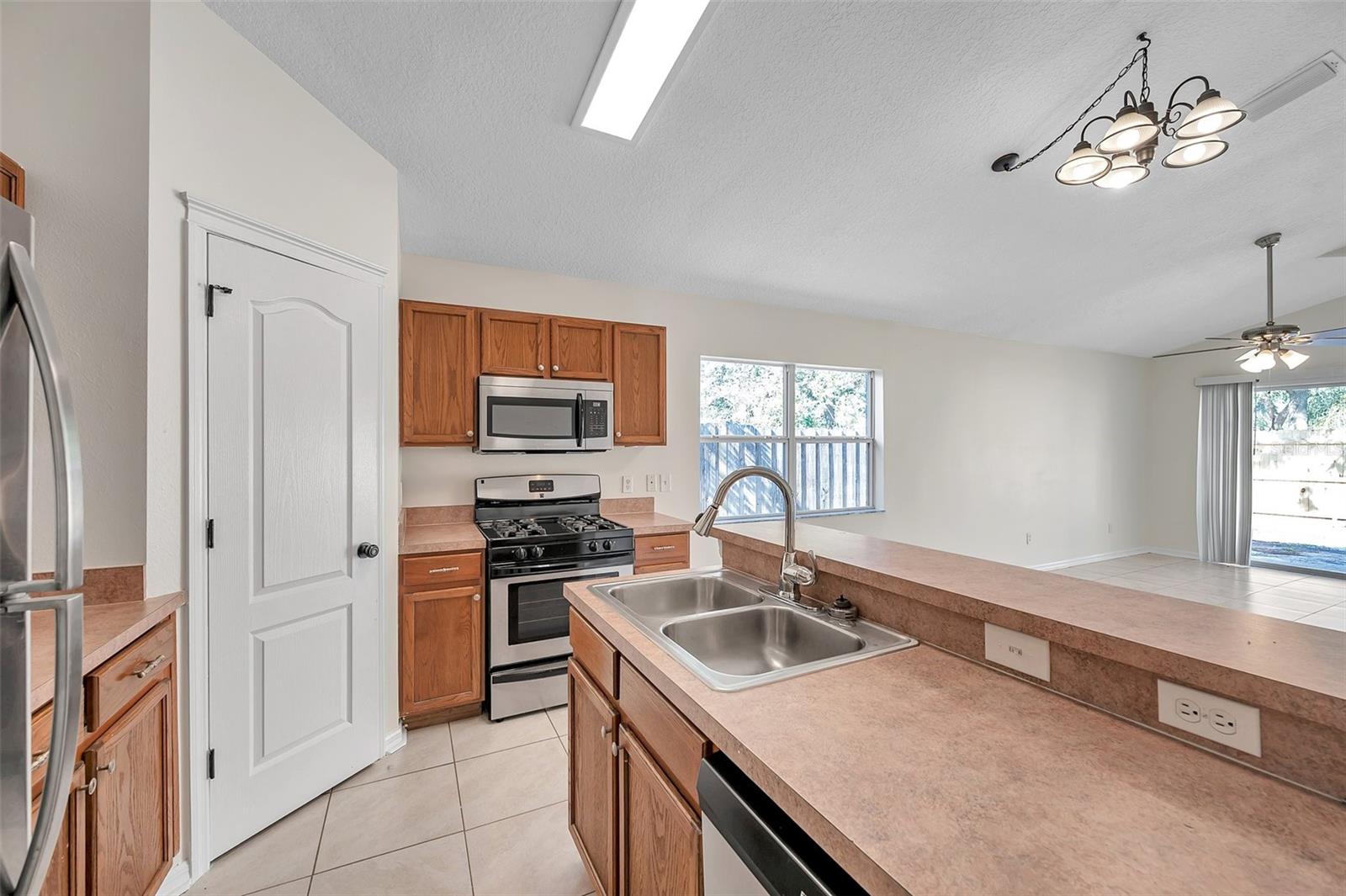 7459 OXFORD GARDEN CIR, APOLLO BEACH, FL, 33572