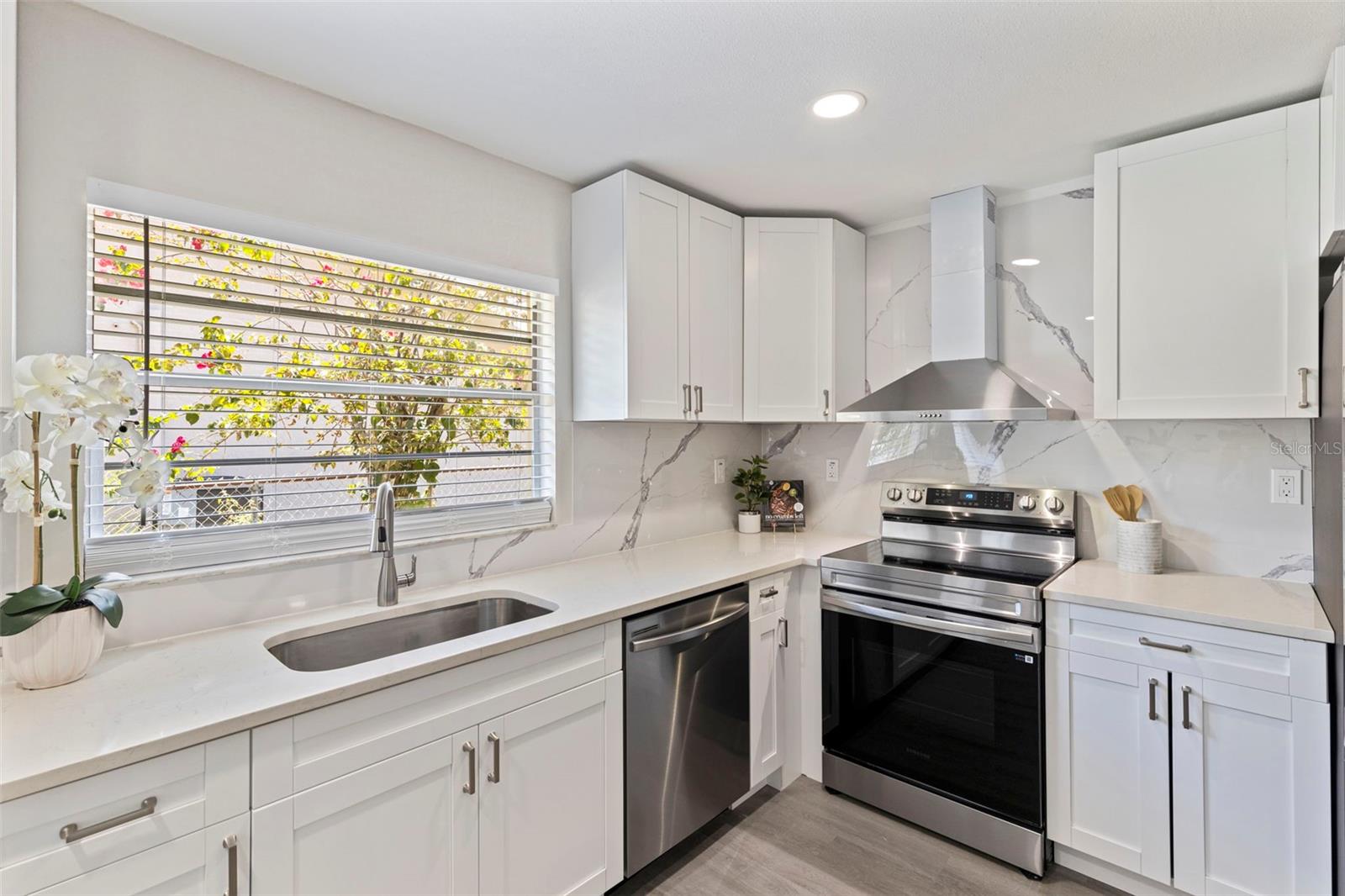 834 RIVERSIDE DR, TARPON SPRINGS, FL, 34689