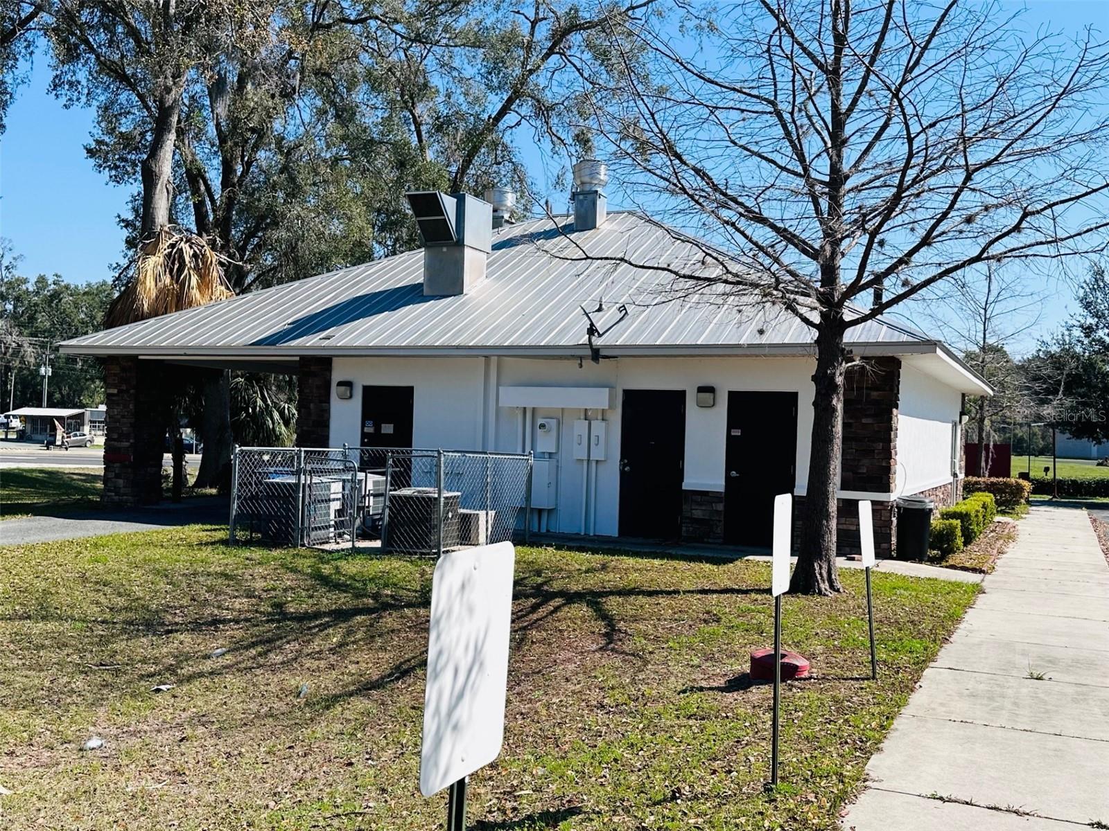 1708 N YOUNG BLVD, CHIEFLAND, FL, 32626