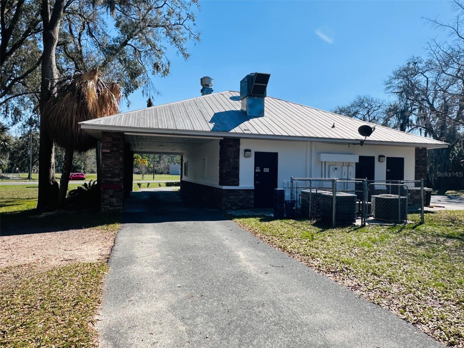 1708 N YOUNG BLVD, CHIEFLAND, FL, 32626
