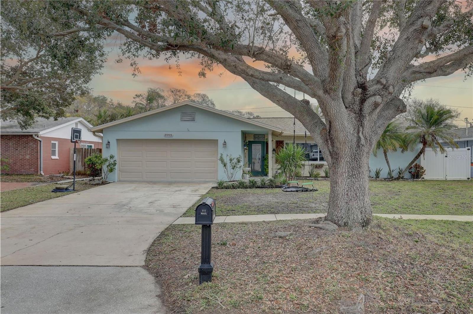 8995 BRIARWOOD DR, SEMINOLE, FL, 33772