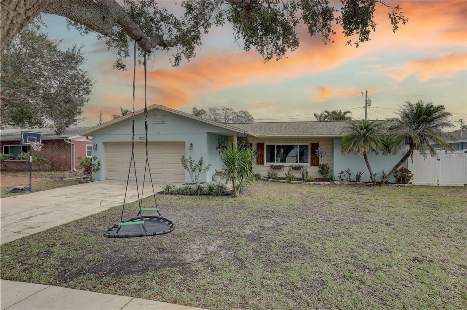8995 BRIARWOOD DR, SEMINOLE, FL, 33772