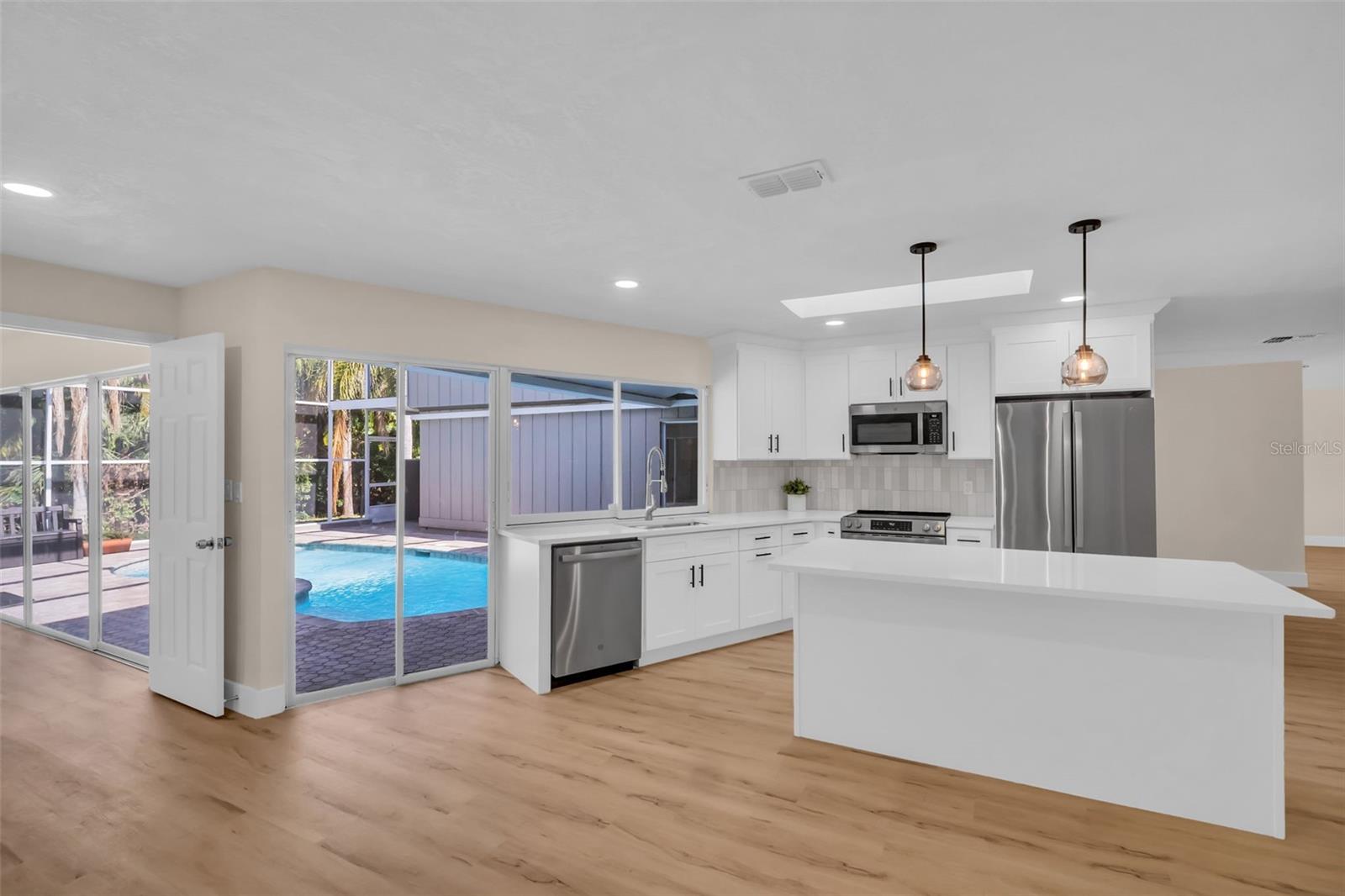 375 HOLLY HILL RD, OLDSMAR, FL, 34677