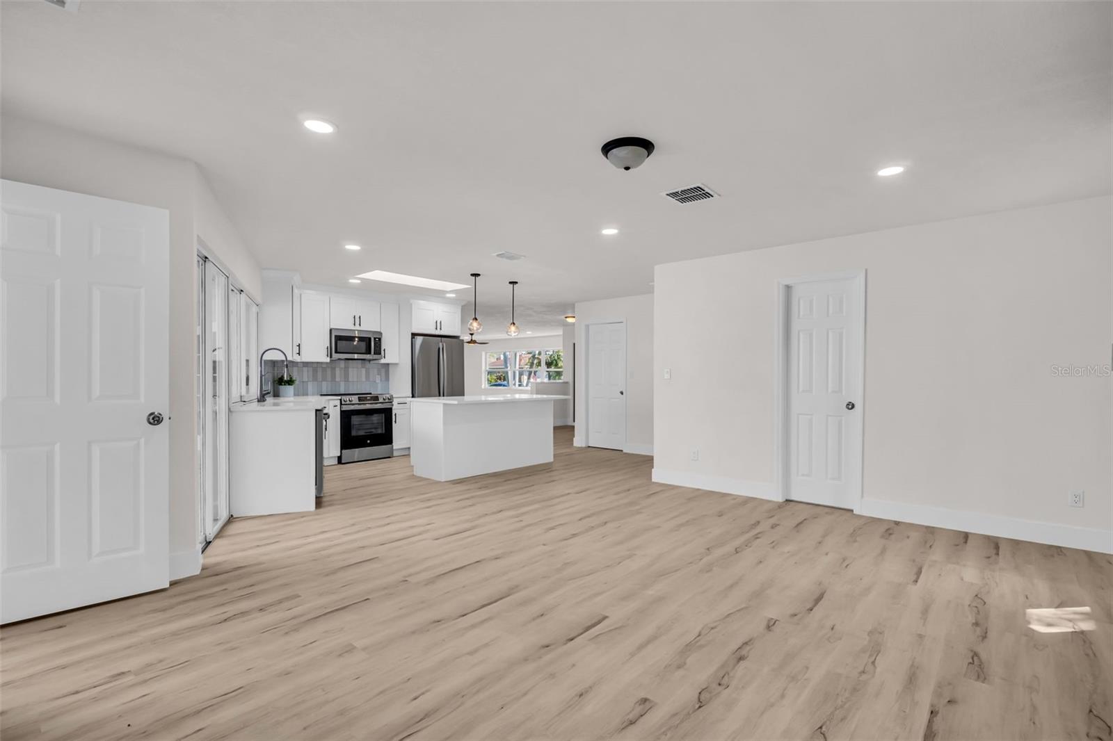 375 HOLLY HILL RD, OLDSMAR, FL, 34677