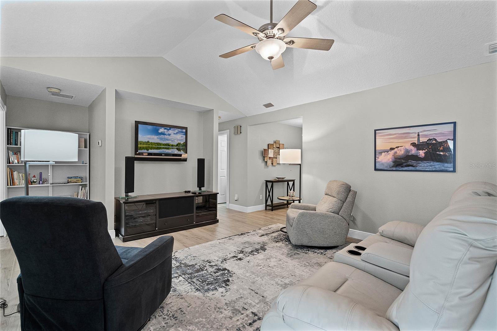 112 E CUMBERLAND CIR, LONGWOOD, FL, 32779