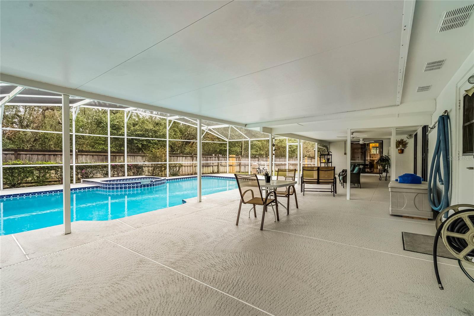 112 E CUMBERLAND CIR, LONGWOOD, FL, 32779