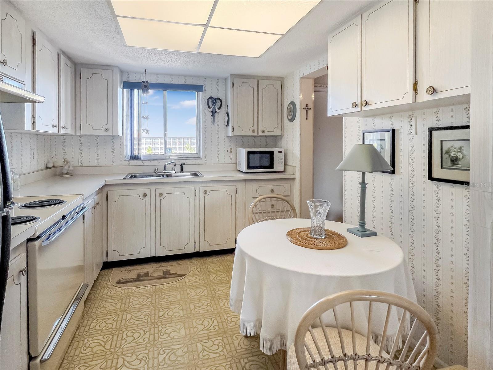 3424 LAKE BAYSHORE DR #405 BUILDING P, BRADENTON, FL, 34205