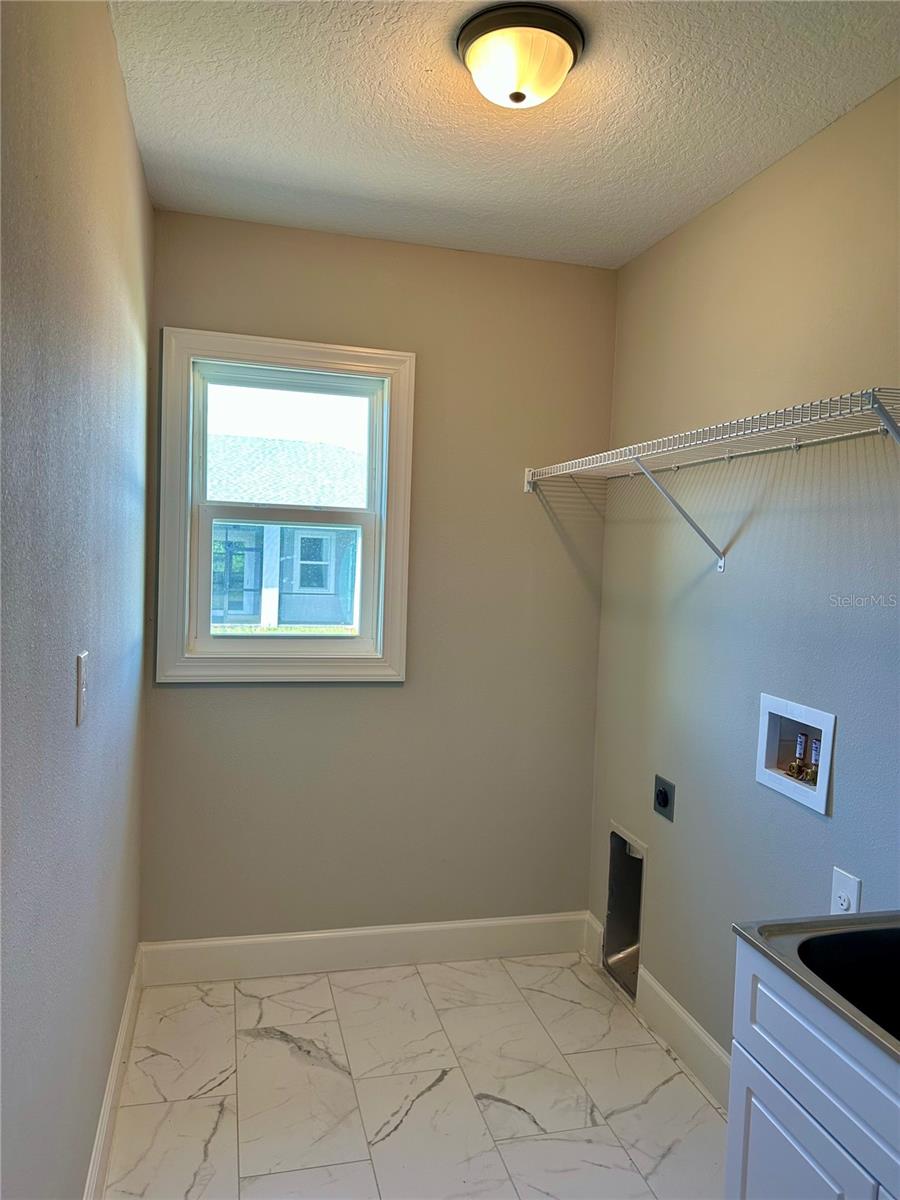 1056 TAMPA RD, VENICE, FL, 34293