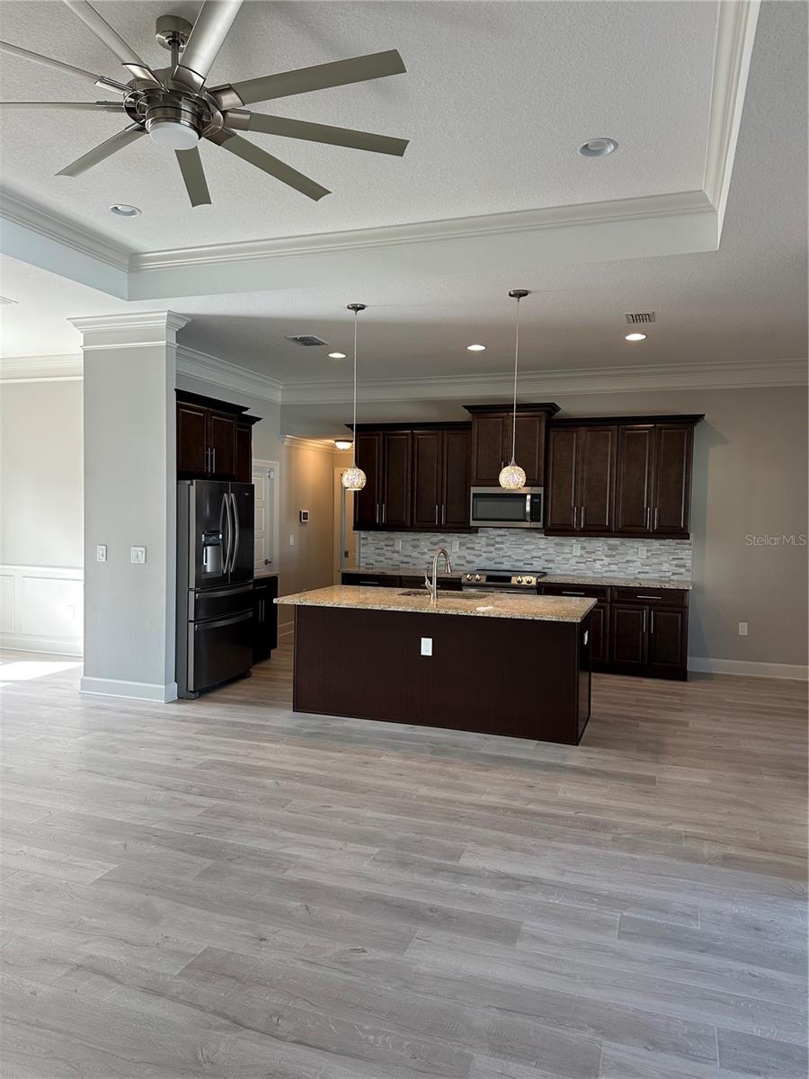 1056 TAMPA RD, VENICE, FL, 34293