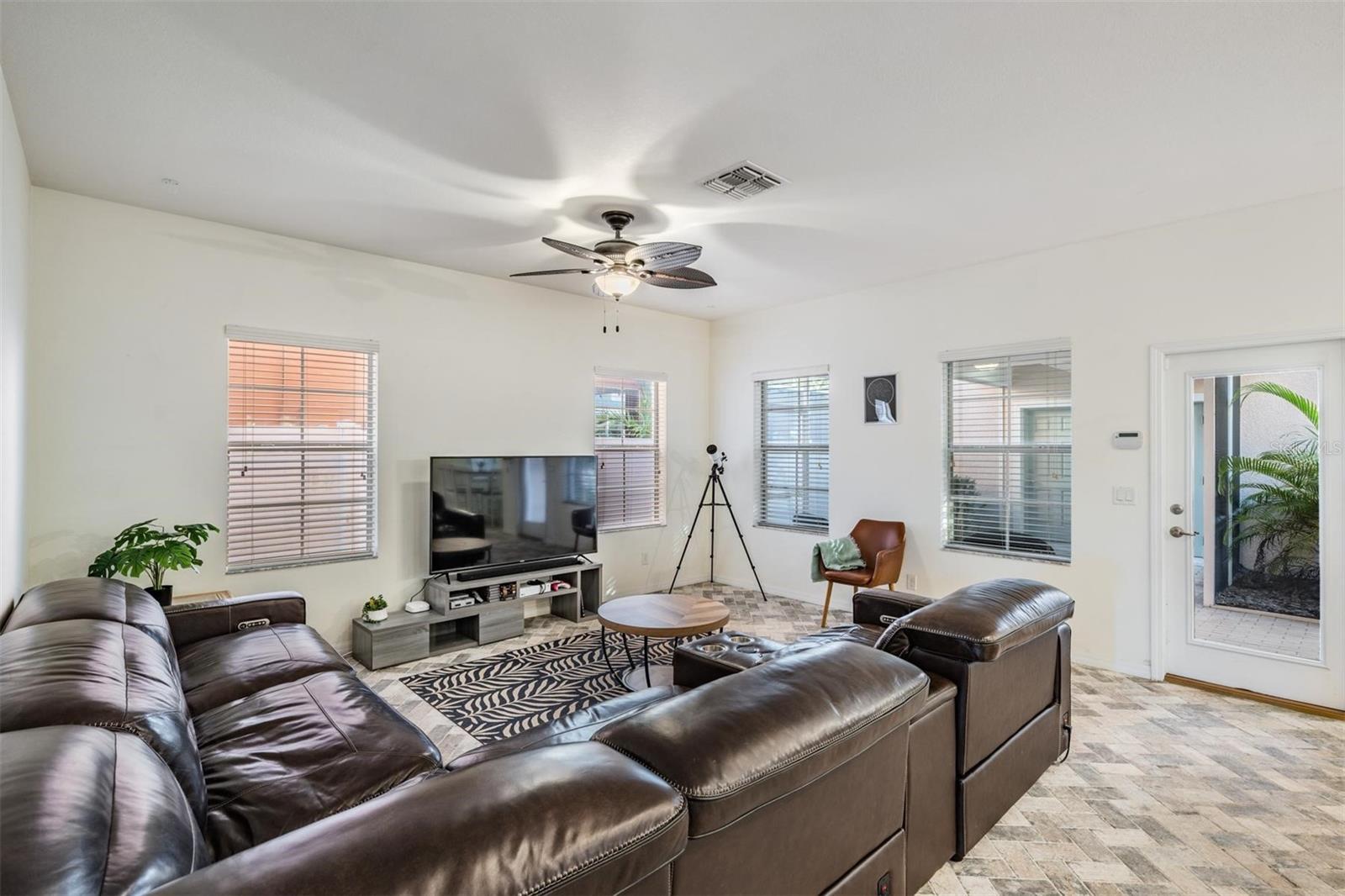 409 WINTERSIDE DR, APOLLO BEACH, FL, 33572