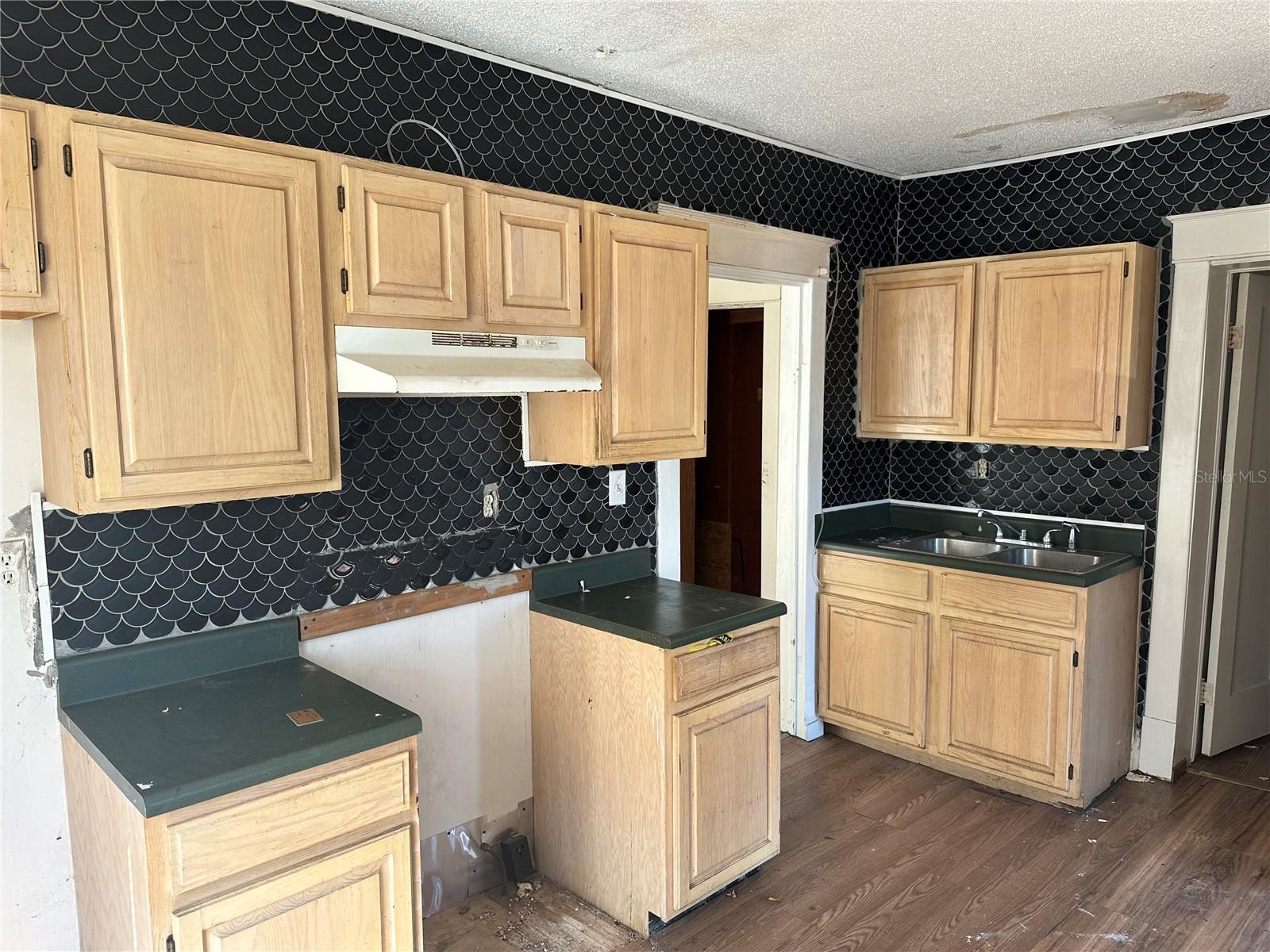 126 S WATERLOO AVE, LAKELAND, FL, 33801