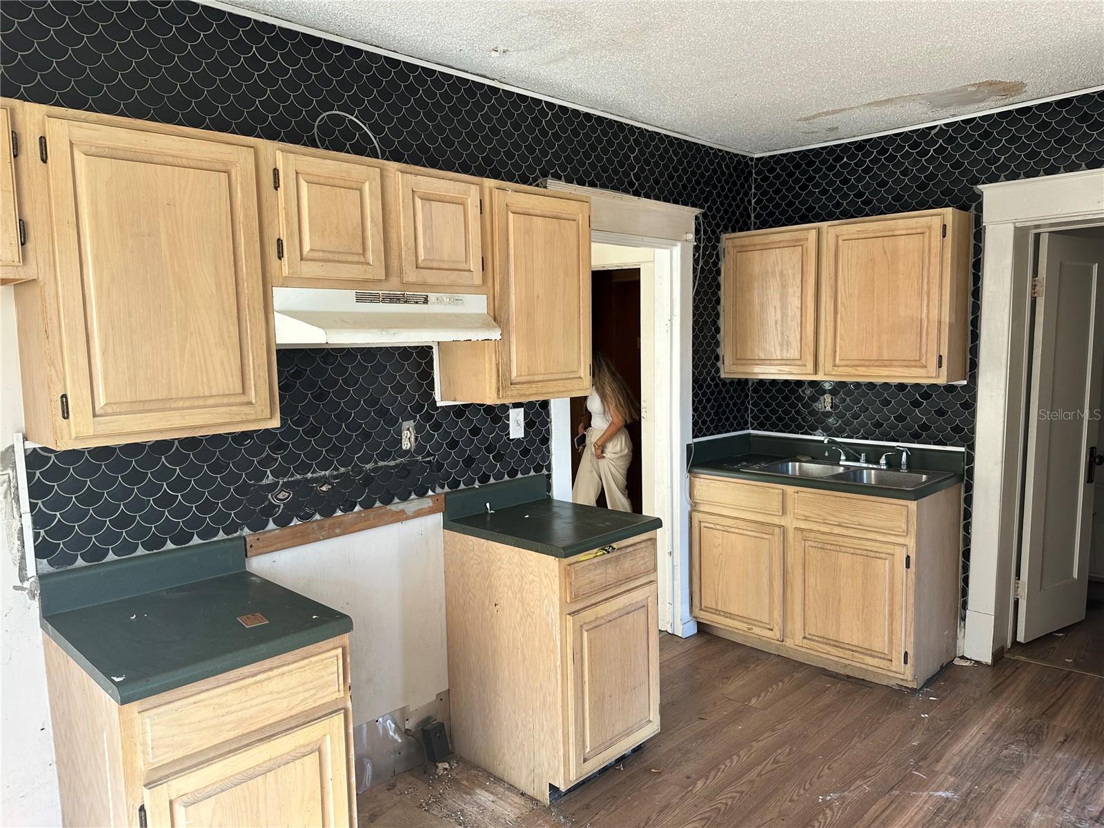 126 S WATERLOO AVE, LAKELAND, FL, 33801