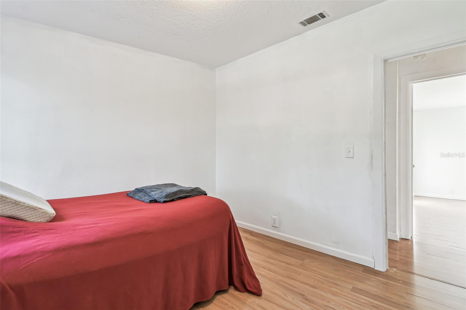 5530 EUREKA SPRINGS RD, TAMPA, FL, 33610