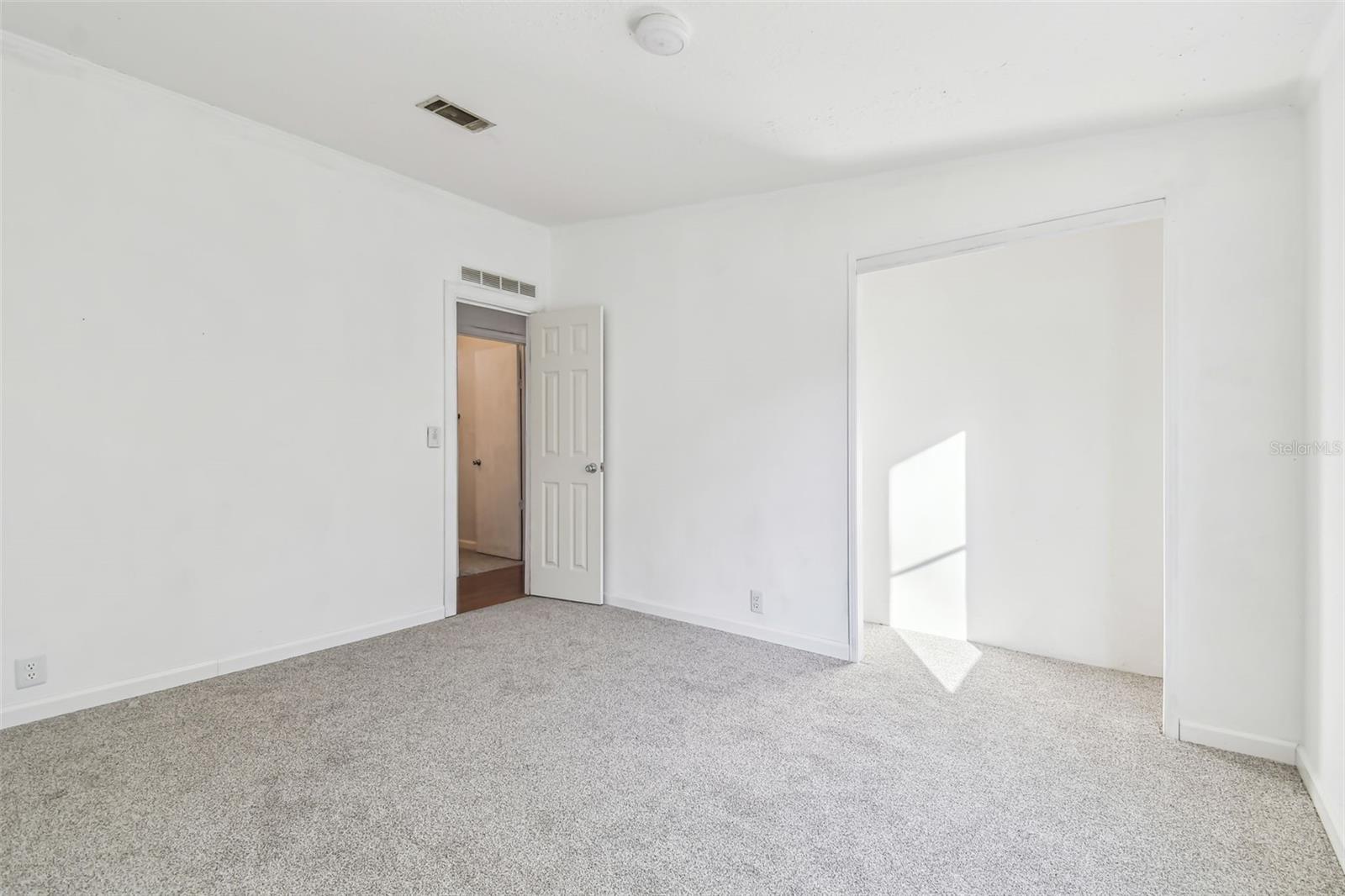 5530 EUREKA SPRINGS RD, TAMPA, FL, 33610