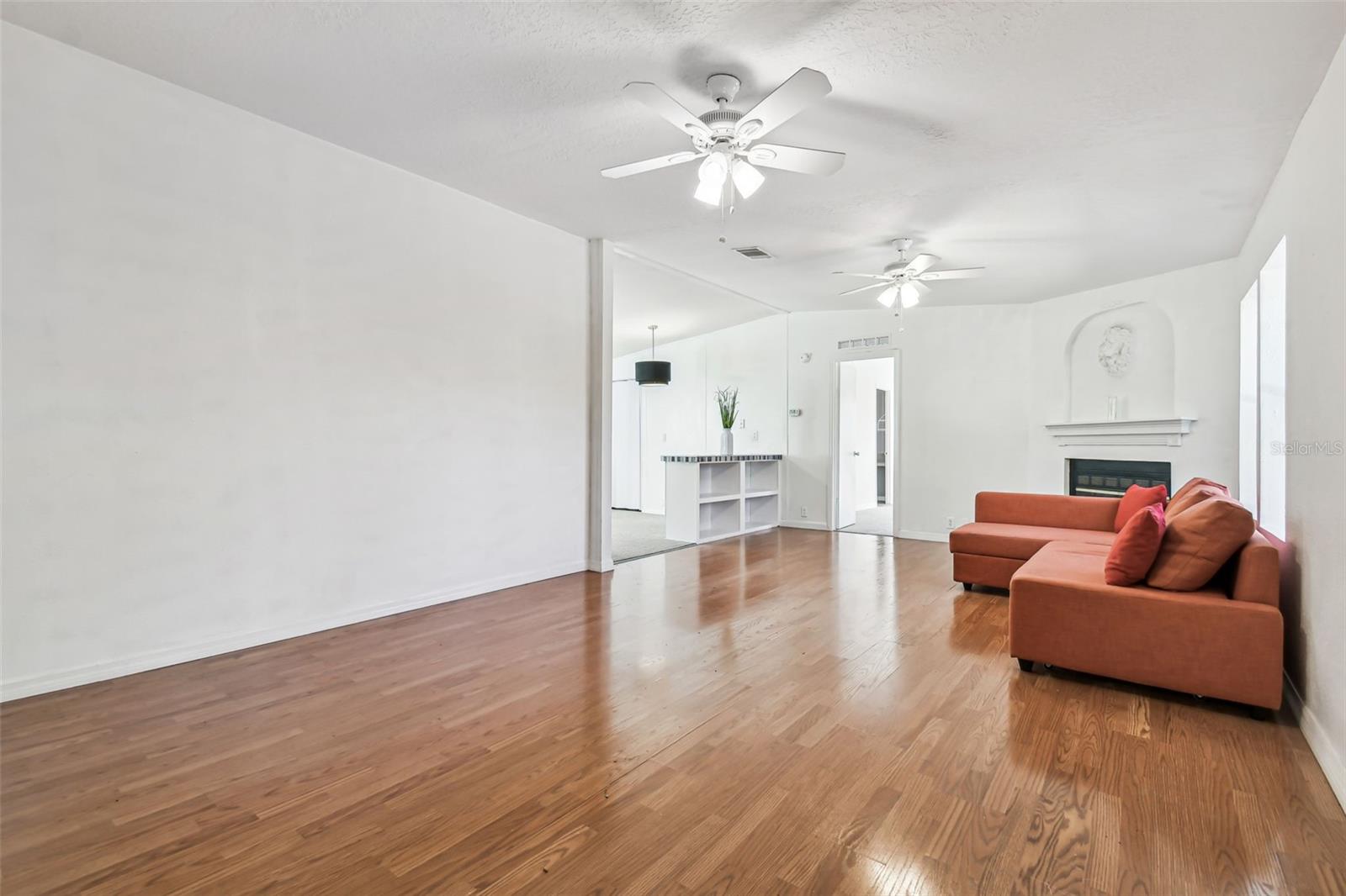 5530 EUREKA SPRINGS RD, TAMPA, FL, 33610