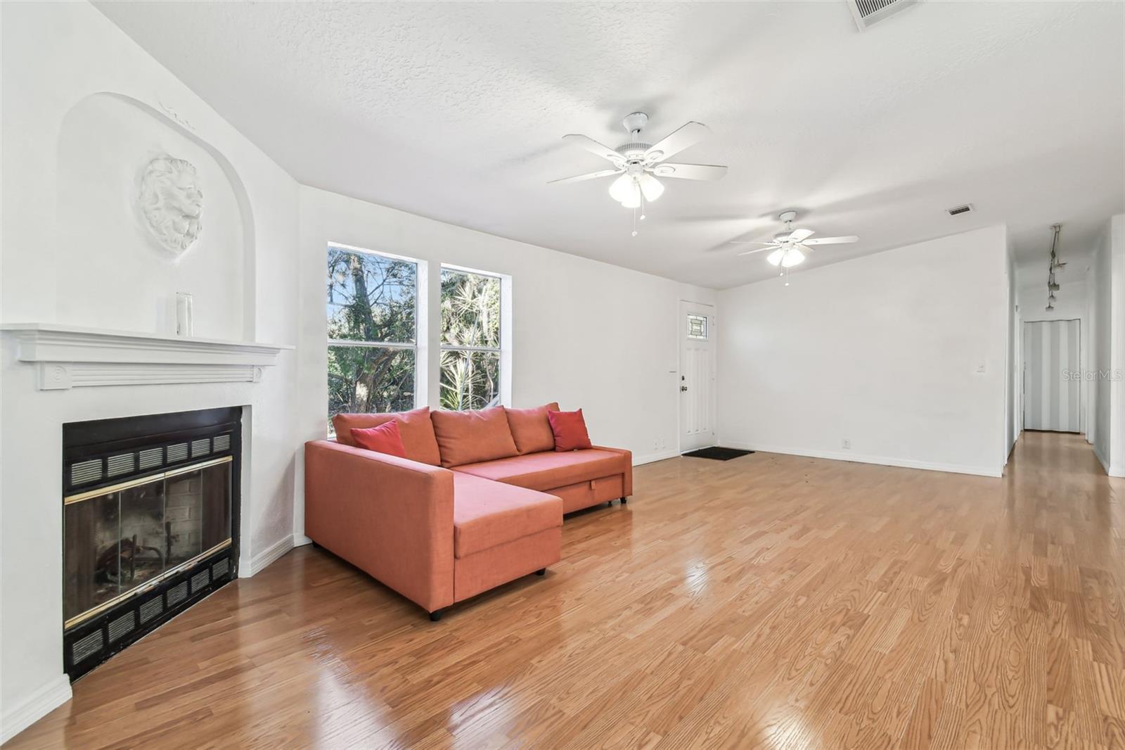 5530 EUREKA SPRINGS RD, TAMPA, FL, 33610