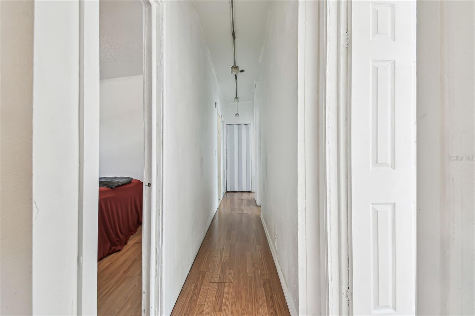 5530 EUREKA SPRINGS RD, TAMPA, FL, 33610