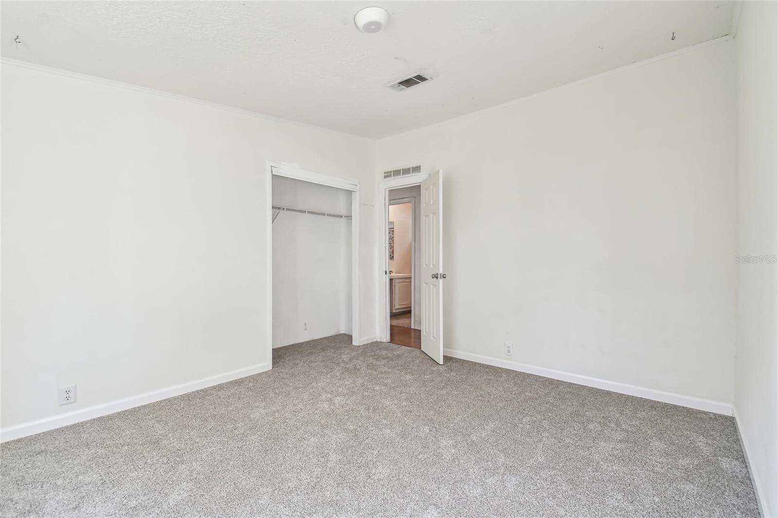 5530 EUREKA SPRINGS RD, TAMPA, FL, 33610