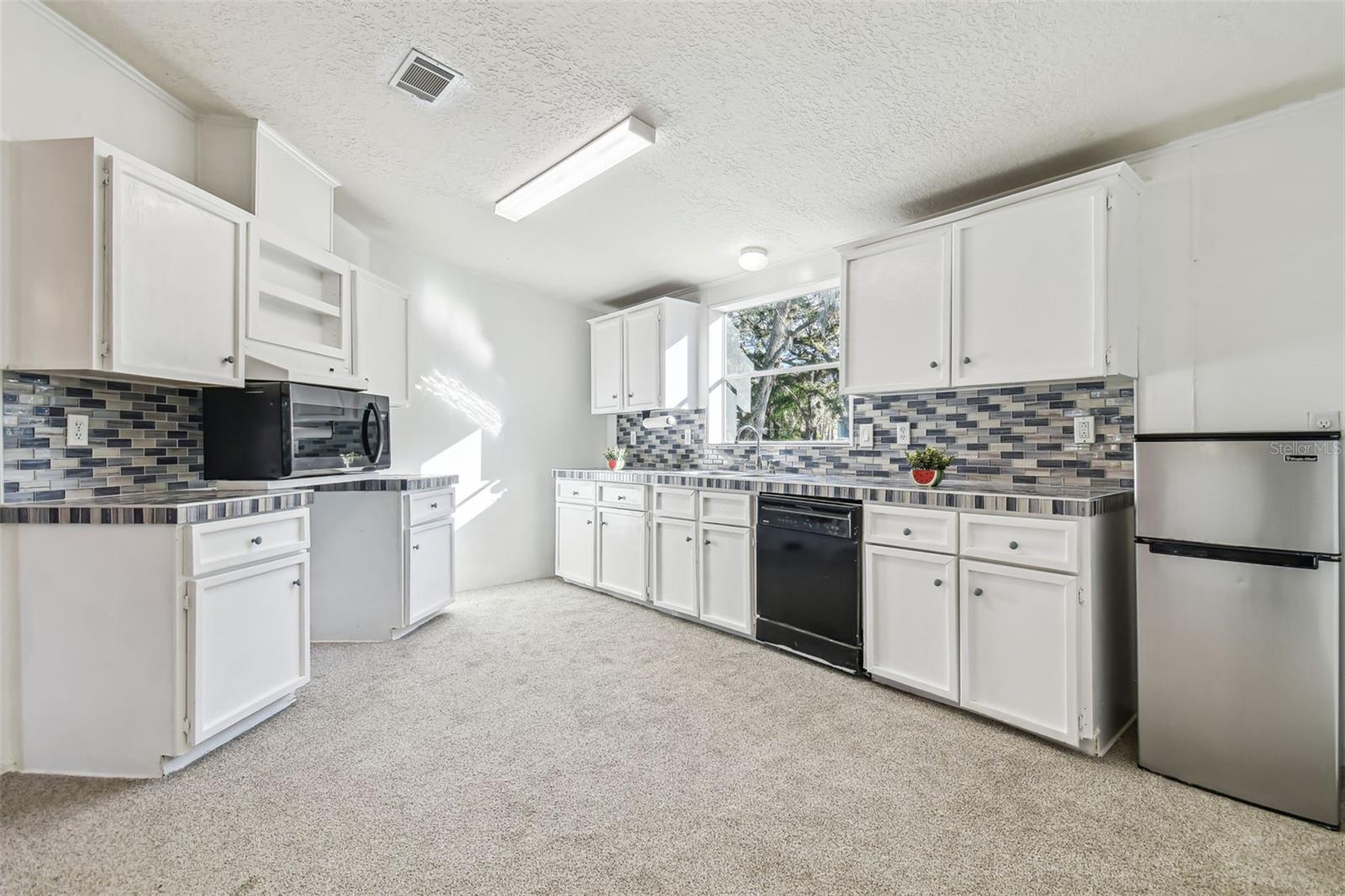 5530 EUREKA SPRINGS RD, TAMPA, FL, 33610