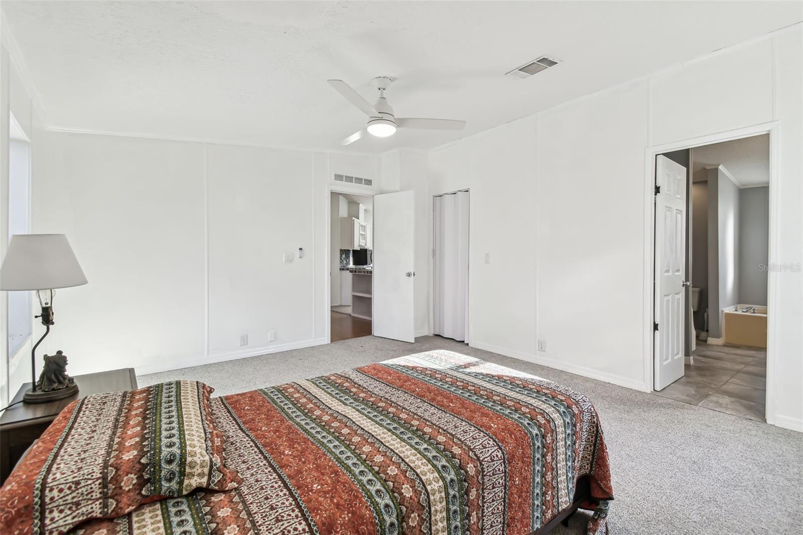 5530 EUREKA SPRINGS RD, TAMPA, FL, 33610
