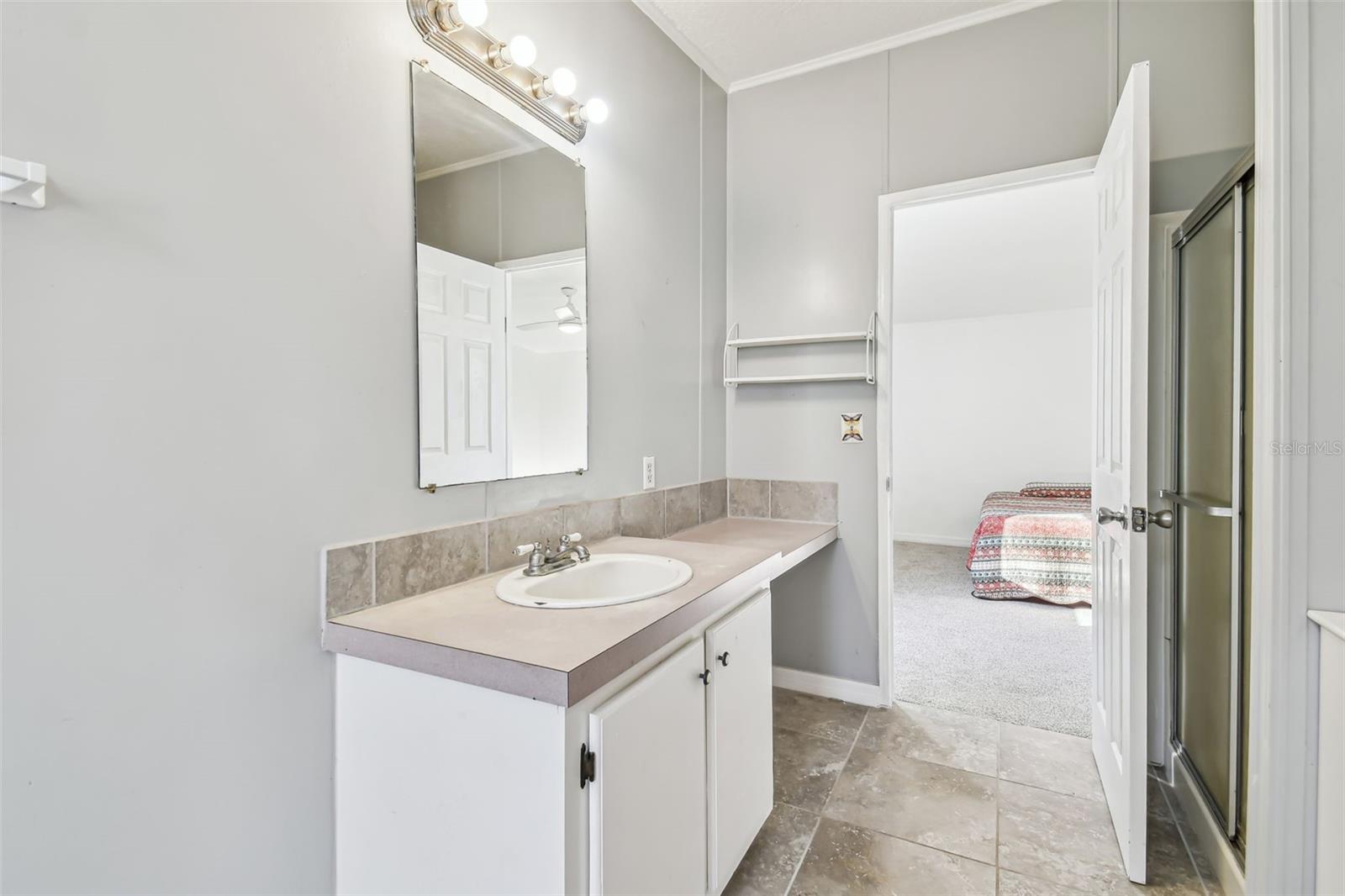 5530 EUREKA SPRINGS RD, TAMPA, FL, 33610