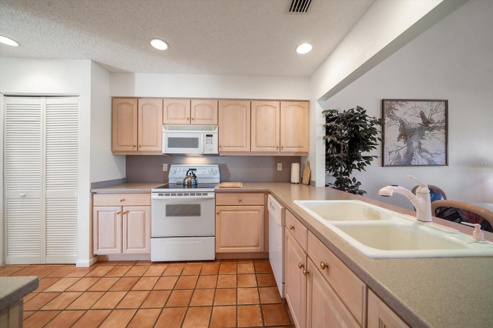 8003 BARDMOOR PL #204, SEMINOLE, FL, 33777