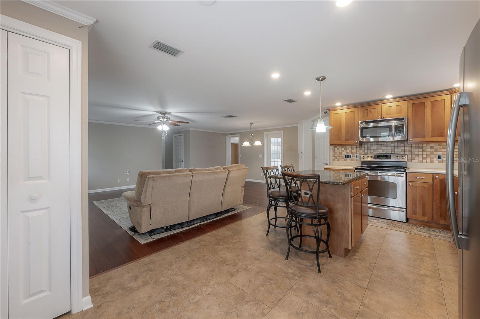 9618 N 55TH ST, TEMPLE TERRACE, FL, 33617