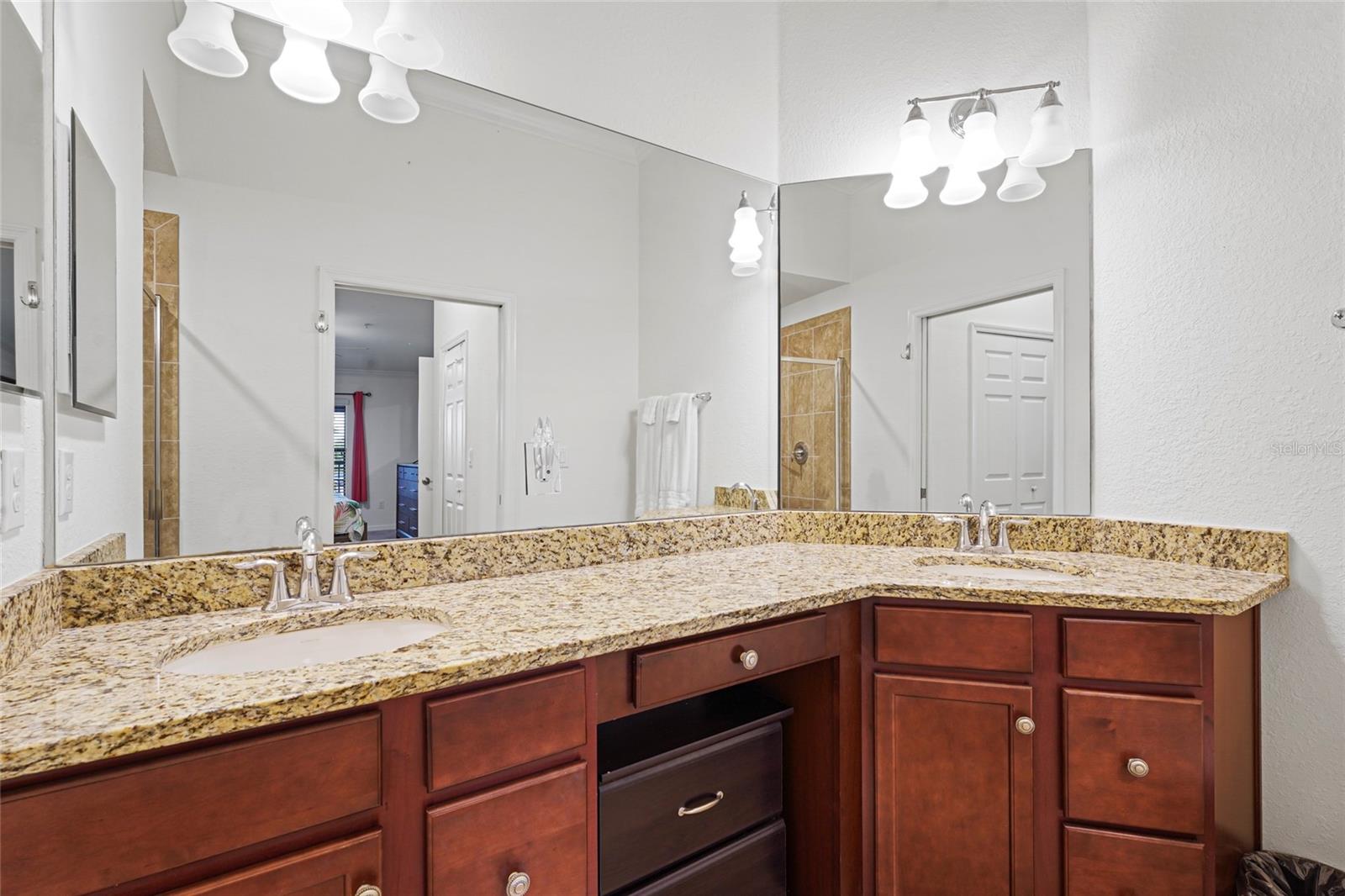 5517 PALMER CIR #203, BRADENTON, FL, 34211