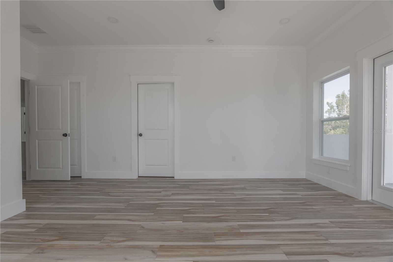 5720 66TH LN N, ST PETERSBURG, FL, 33709