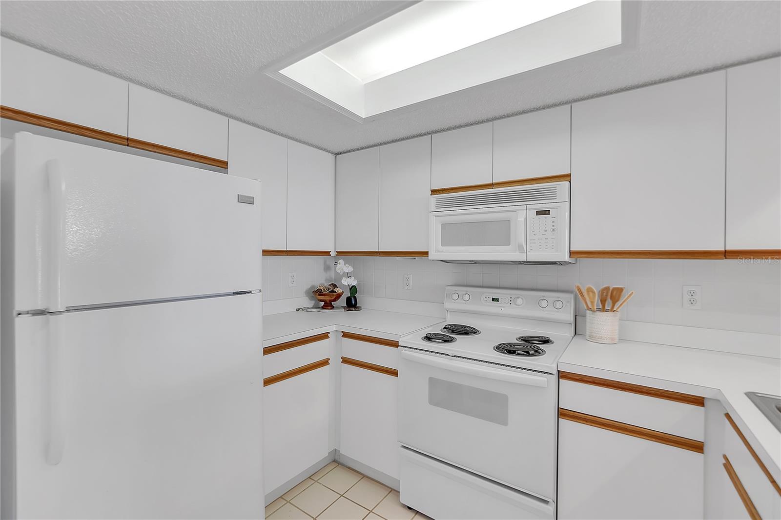 285 MADEIRA CIR, TIERRA VERDE, FL, 33715