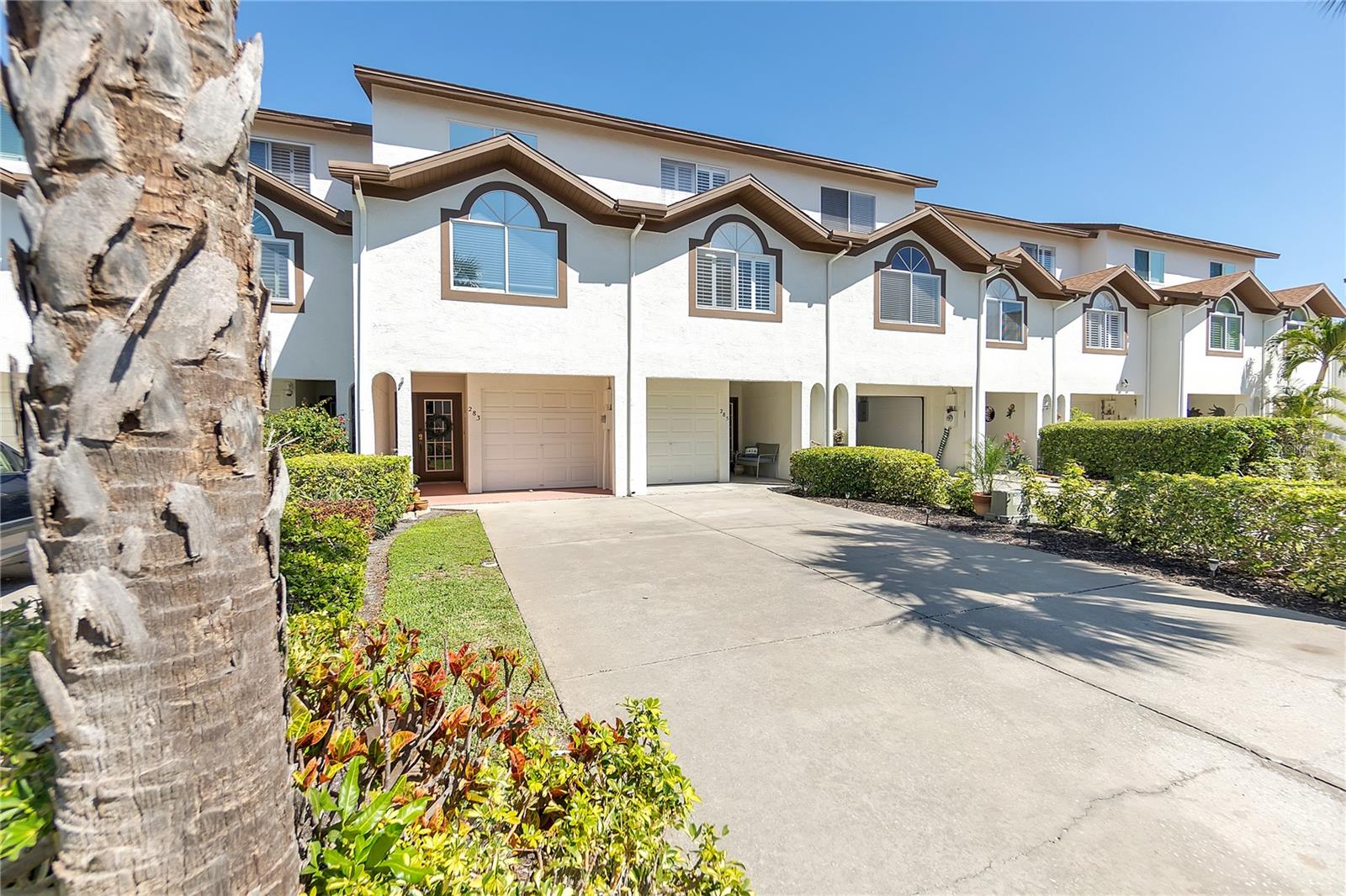 285 MADEIRA CIR, TIERRA VERDE, FL, 33715