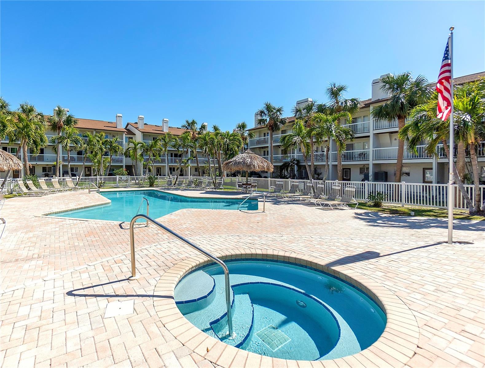 285 MADEIRA CIR, TIERRA VERDE, FL, 33715