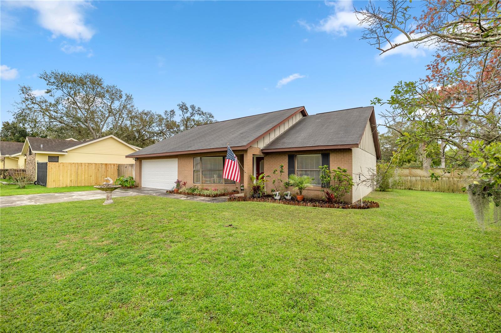 1000 WOODWARD OAKS CIR, EUSTIS, FL, 32726