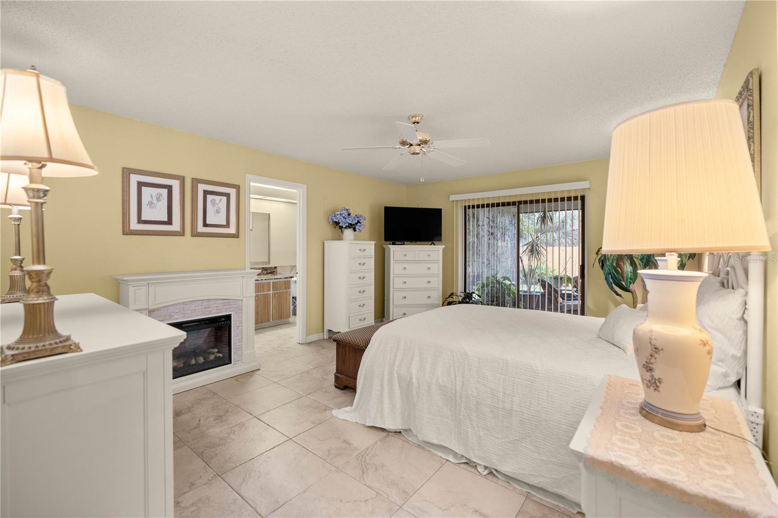 1000 WOODWARD OAKS CIR, EUSTIS, FL, 32726
