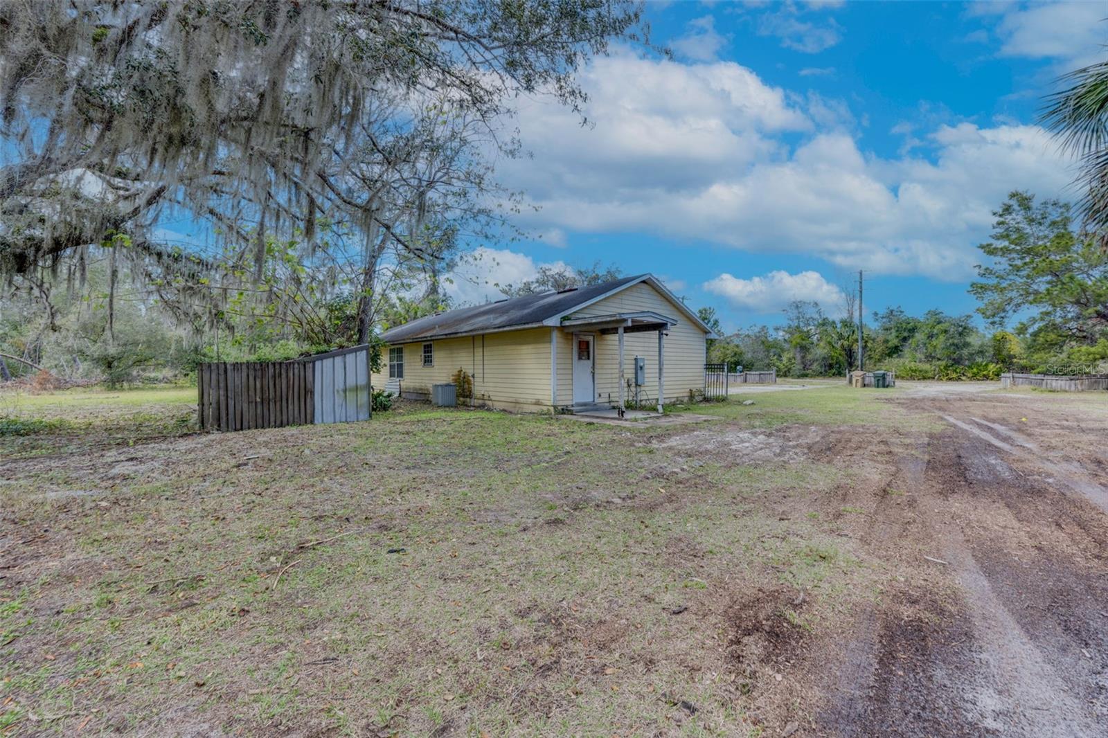 425 OLD CHULUOTA RD, CHULUOTA, FL, 32766