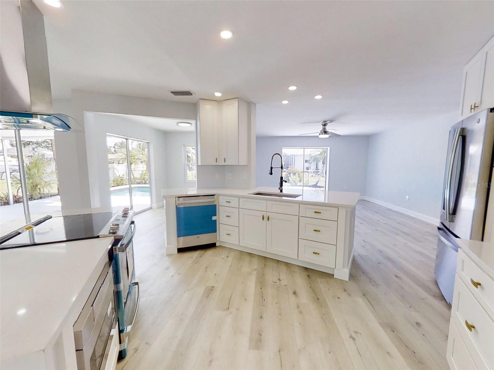 416 GULF BREEZE BLVD, VENICE, FL, 34293