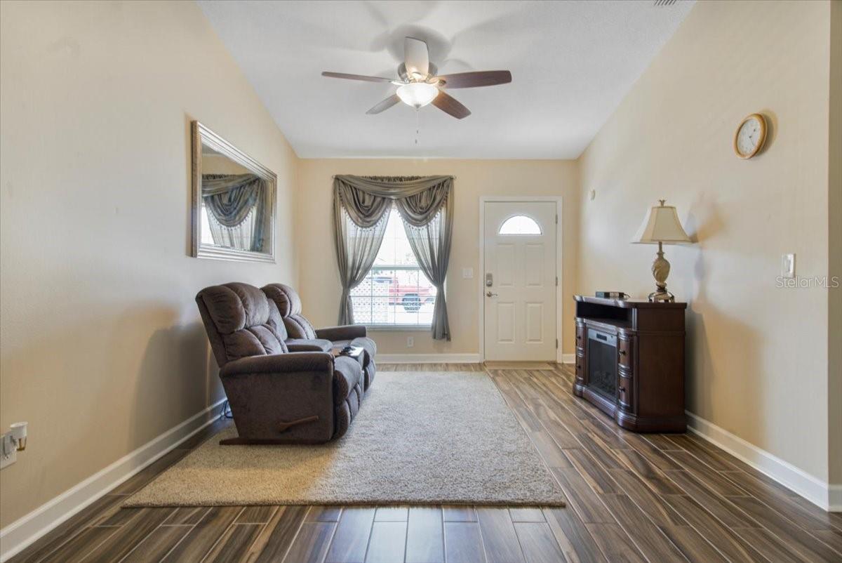 913 BURLWOOD ST, BRANDON, FL, 33511