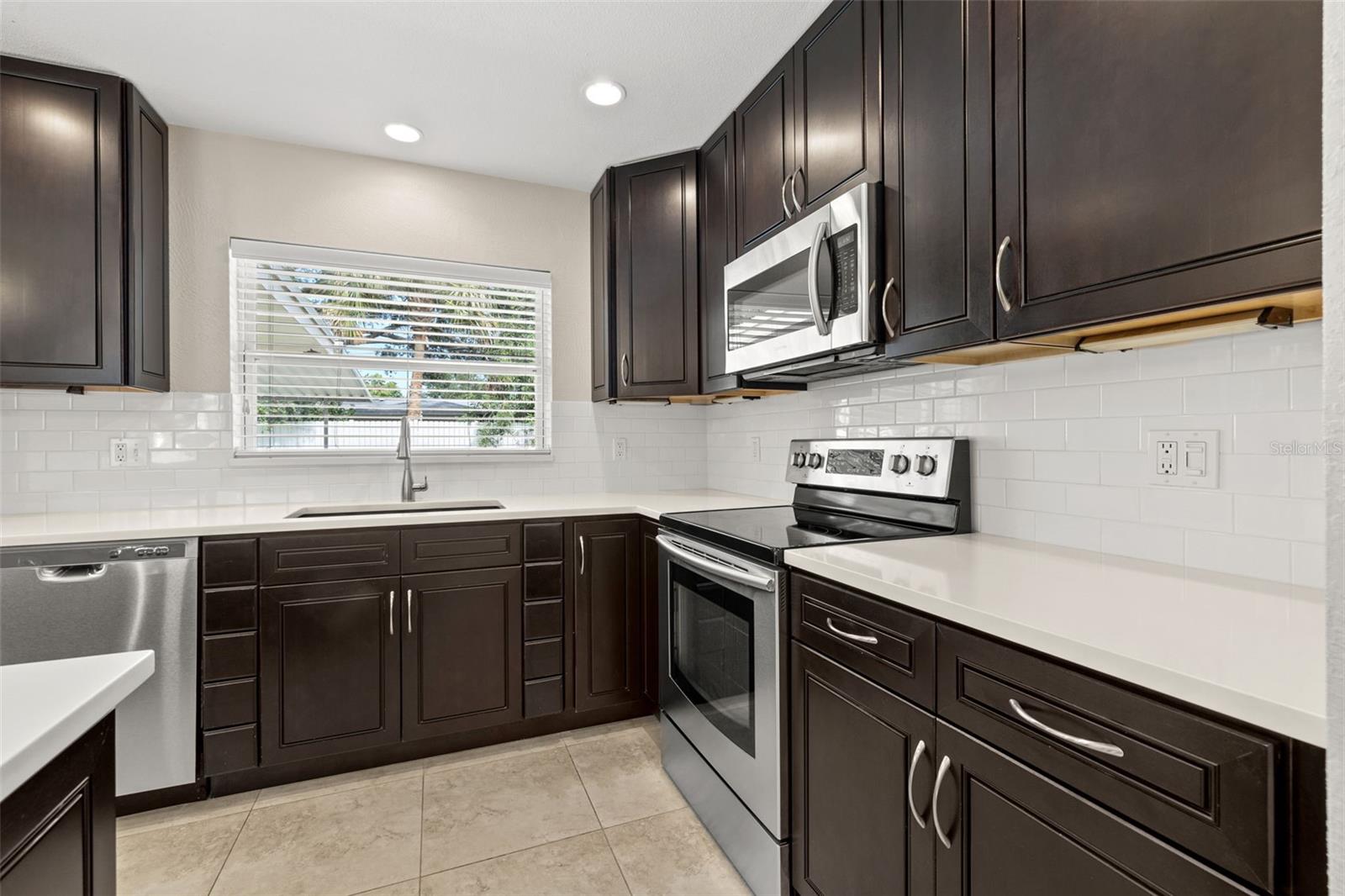 1180 EDEN ISLE BLVD NE, ST PETERSBURG, FL, 33704